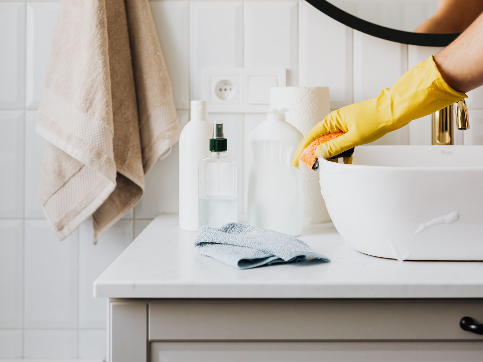 Does Scrub Lou provide allergy-friendly cleaning products?