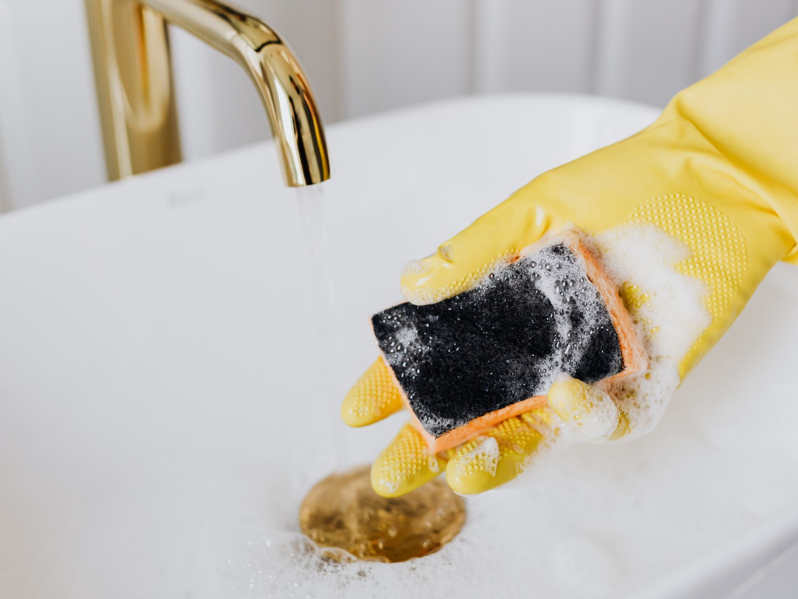 Does Scrub Lou provide detailed reporting after cleaning?